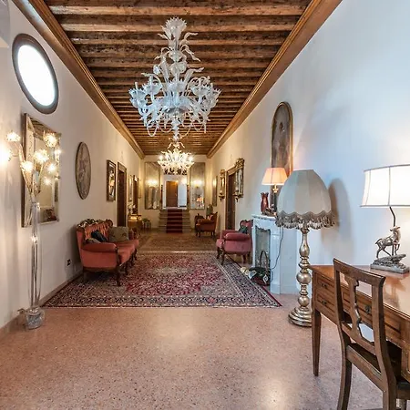 Lägenhet Palazzo Della Torre Venedig